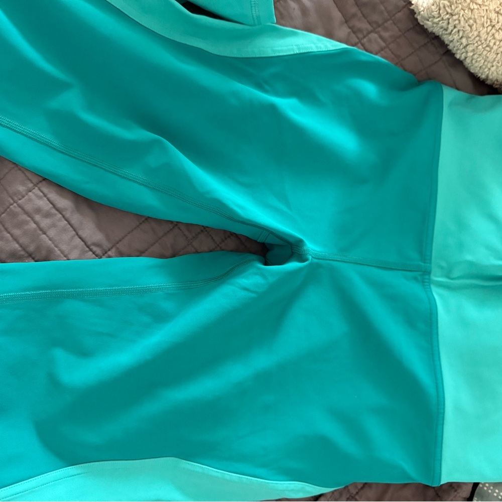 Lululemon Turquoise leggings size 10